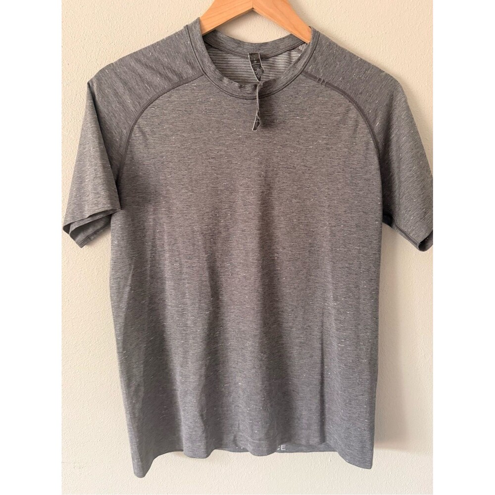 Lululemon Men's t shirt Grey Performance Short Sleeve Shirt small